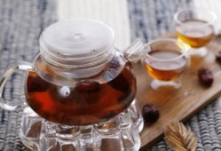 杜仲和枸杞能同时泡水喝吗,孕期喝杜仲茶好吗