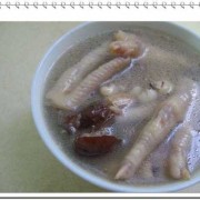 孕期能吃花生吗（孕妇可以吃鸡脚花生汤吗?怀孕三个月多了，吃什么对胎儿发育好）