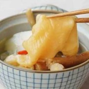 孕期吃花胶有什么好处（孕妇吃花胶还是鱼胶好）