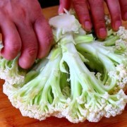 1岁宝宝花菜怎么吃？花菜很容易就煮得烂烂的吃起来没什么味,怎么样吃胎儿才会长得快