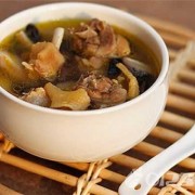 孕期鸡汤（孕妇怎样喝鸡汤更营养）