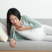 孕期不孕吐正常吗（孕期不孕吐正常吗 但是胸疼）