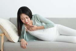 孕期不孕吐正常吗（孕期不孕吐正常吗 但是胸疼）