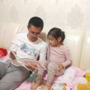宝宝讲故事给妈妈听应该怎么形容,爸爸给胎儿讲故事