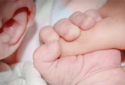 宝宝7个月经常手握拳头,胎儿握拳头有没有手指的区别