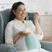 孕妇经常吃雪糕行吗?孕妇吃冰冷的东西对胎儿有什么影响的呢,孕期常吃雪糕对胎儿有什么影响