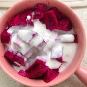 孕期能喝酸奶吗（孕妇能把酸奶和火龙果一起吃吗，你们觉得呢）