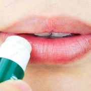 孕期可以涂润唇膏吗（孕期能用润唇膏吗）