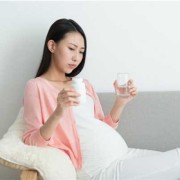 孕妇与服药家人一起吃饭药物会影响胎儿,丈夫吃药对胎儿的影响大吗