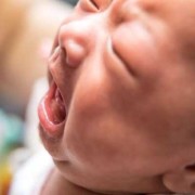 怀孕四十天胎儿图片（40天的宝宝睡觉老是醒是怎么了？宝宝吃母乳，如何护理合适）