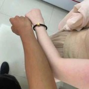 爸爸皮肤白妈妈皮肤黄皮肤生出来的小孩皮肤是什么样的,孕妇吃苹果胎儿会变白吗