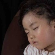 孕期容易出汗什么原因（为什么怀孕后特别容易出汗，而且梦特多）