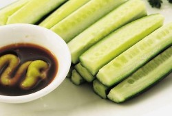 怀孕两个月天天吃黄瓜好吗,怀孕吃黄瓜对胎儿好吗有影响吗