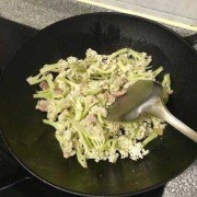 1岁宝宝花菜怎么吃？花菜很容易就煮得烂烂的吃起来没什么味,怎么样吃胎儿才会长得快