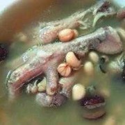 孕期能吃花生吗（孕妇可以吃鸡脚花生汤吗?怀孕三个月多了，吃什么对胎儿发育好）