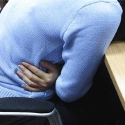孕期尿刺痛（为什么怀孕初期小腹右侧会有刺痛感？就像针扎一样的感觉）