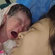 胎儿生的小（刚出生的婴儿哭声小正常吗）