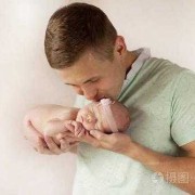 爸爸可以亲婴儿的嘴巴吗,胎儿嘴发育好以后还会出现问题吗