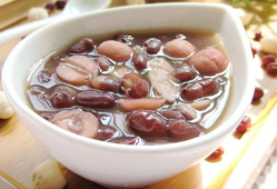 孕期血压低吃什么（孕期血压低吃什么能补上来）