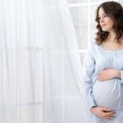 怀孕33周胎儿偏小3周怎么办呢？请问孕妇吃什么胎儿长的快啊,怀孕3个多月吃什么对胎儿好呢