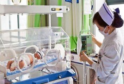 怀孕38十2周宝宝不足五斤怎么办?要进保温箱吗,38周胎儿偏小3周怎么办呢