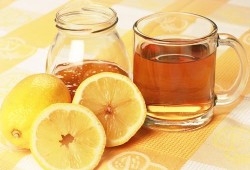 孕期能喝柠檬蜂蜜水吗（孕期能喝柠檬蜂蜜水吗）