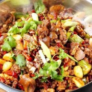 孕期前三个月吃什么（怀孕前三月可以吃鸭肉吗）