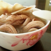 怀孕了可以喝蛇汤吗？对胎儿有影响吗,怀孕期间家里进蛇什么预兆