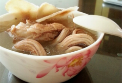 怀孕了可以喝蛇汤吗？对胎儿有影响吗,怀孕期间家里进蛇什么预兆