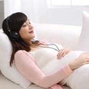 听胎教音乐宝宝就动正常吗,胎儿听音乐没反应是不是听力有问题