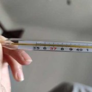 孕妇着凉对胎儿有影响吗（怀孕早期发烧38.5度会影响胎儿吗）
