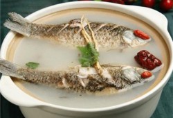 孕期吃鲫鱼有什么好处（孕妇喝鲫鱼汤的功效与作用）