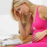 孕妇走路肚子坠痛的原因,孕期下坠感是怎么回事