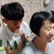 孕妇捶背胎儿会受伤吗（孩子给母亲捶背母亲的感受(快速)）