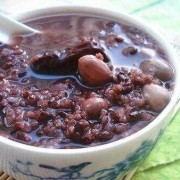 吃什么对胎儿头发好（吃什么对胎儿头发好）