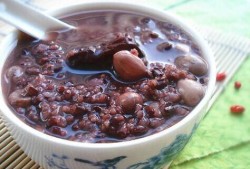 吃什么对胎儿头发好（吃什么对胎儿头发好）