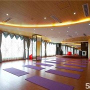 深圳孕期瑜伽（深圳罗湖区松原路鸿翔健身会所瑜伽办年卡多少钱）