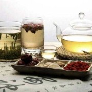 杜仲和枸杞能同时泡水喝吗,孕期喝杜仲茶好吗