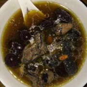 怀孕一个月能喝乌鸡汤吗？里面只放了生姜乌鸡煲汤能喝吗,孕妇吃乌鸡对胎儿好吗有影响吗