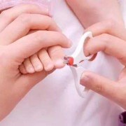 婴儿手指甲怎么剪,胎儿长指甲时妈妈有什么反应