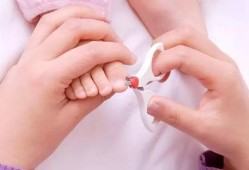 婴儿手指甲怎么剪,胎儿长指甲时妈妈有什么反应