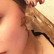 孕期皮肤变干（晚上抹面膜，抹后是透明的，变干，皮肤看上去褶褶的，还做了别的动作吃东西之类的，皮肤有点皱纹了，怎么办）