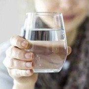 怀孕多喝水对胎儿好吗（怀孕多喝水对胎儿好吗有影响吗）