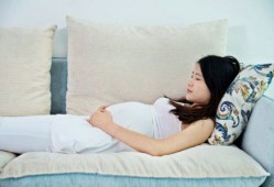 孕期一直躺着（孕妇躺着正确姿势）
