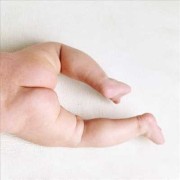 刚到6个月的宝宝为什么喜欢拱屁屁,胎儿拱肚子是在干什么