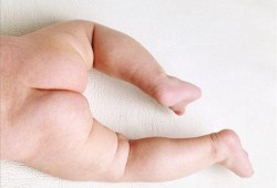 刚到6个月的宝宝为什么喜欢拱屁屁,胎儿拱肚子是在干什么