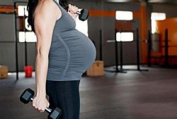 孕期如何控制体重（孕妇该怎样控制体重的呢?怀孕8个月时候了，到底怎样合理控制体重的呢）