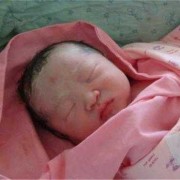 胎儿缺氧多久会脑损伤（刚出生的婴儿严重缺氧有什么后遗症）