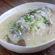 孕妇喝的鲫鱼汤的正确做法,孕期鲫鱼汤怎么做好吃营养