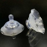 孕期乳头有透明液体（怀孕乳头分泌透明液体怎么回事）